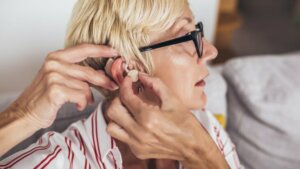 Деменция и потеря слуха, лечение